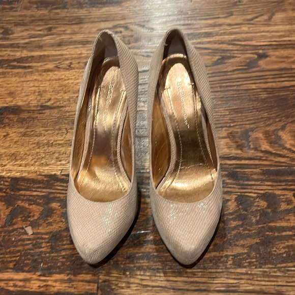 BCBGeneration platform heels tan snake skin 6 1/2 - Picture 2 of 5